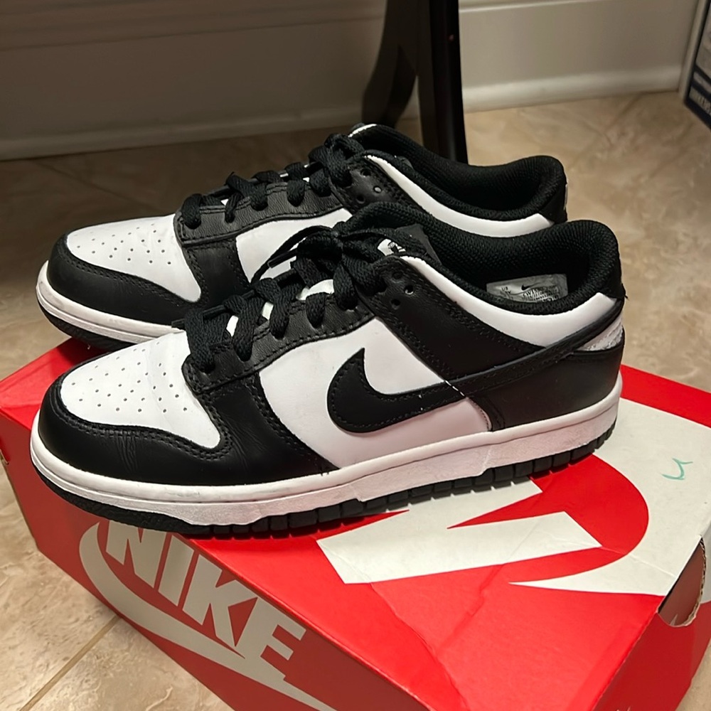Nike panda dunk low size 5.5